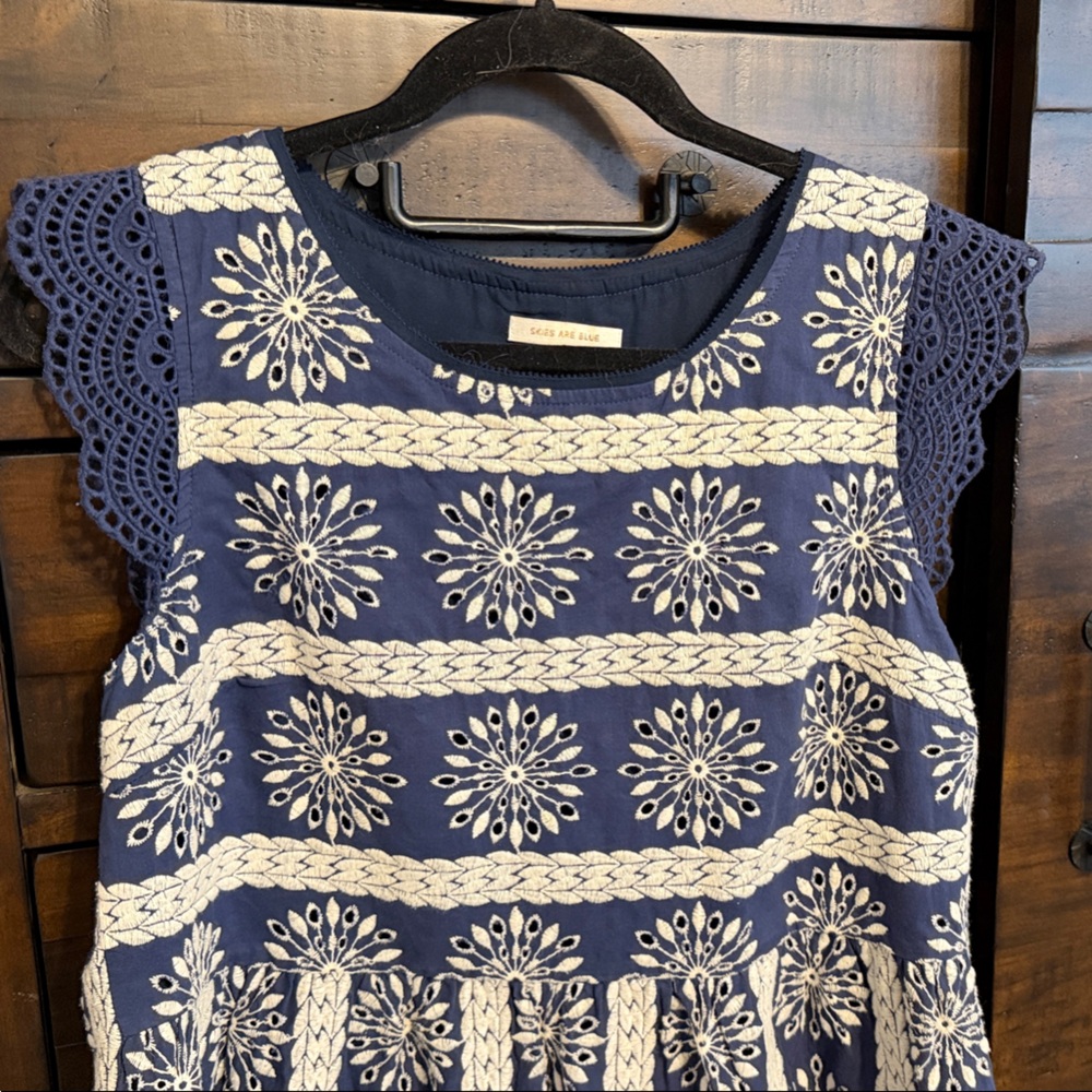 Skies are blue Navy Embroidered Lace Sleeve Tank Top Blouse medium